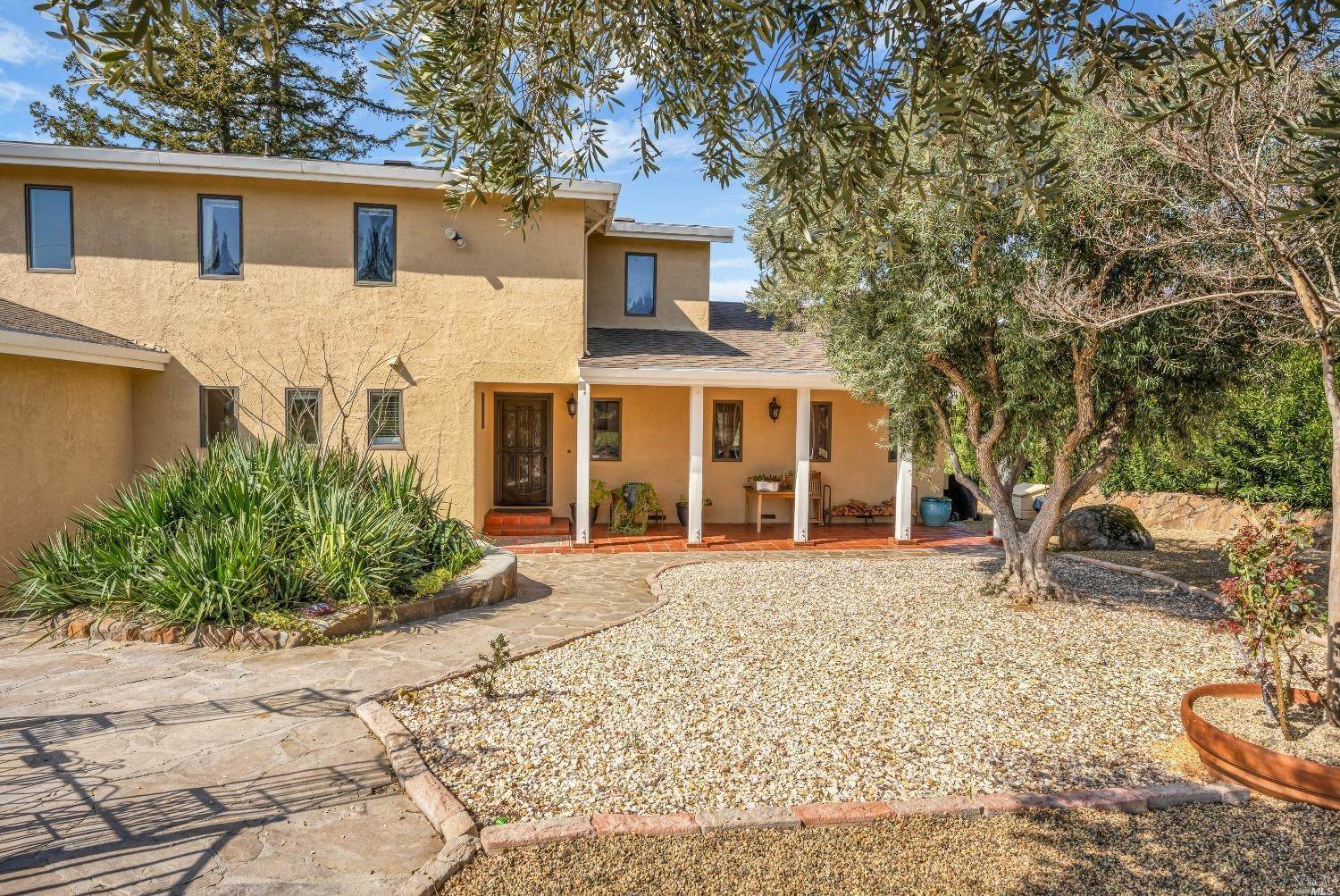 Single Family Homes 为 销售 在 113 Mustang Court Pope Valley, 加利福尼亚州 94567 美国