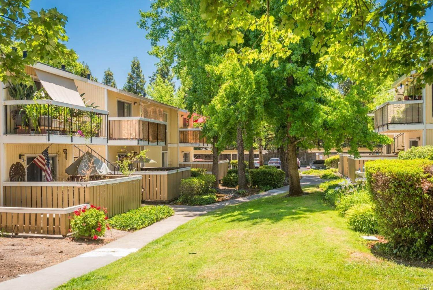 7. Single Family Homes for Sale at 3076 Marlow Road Santa Rosa, California 95403 United States