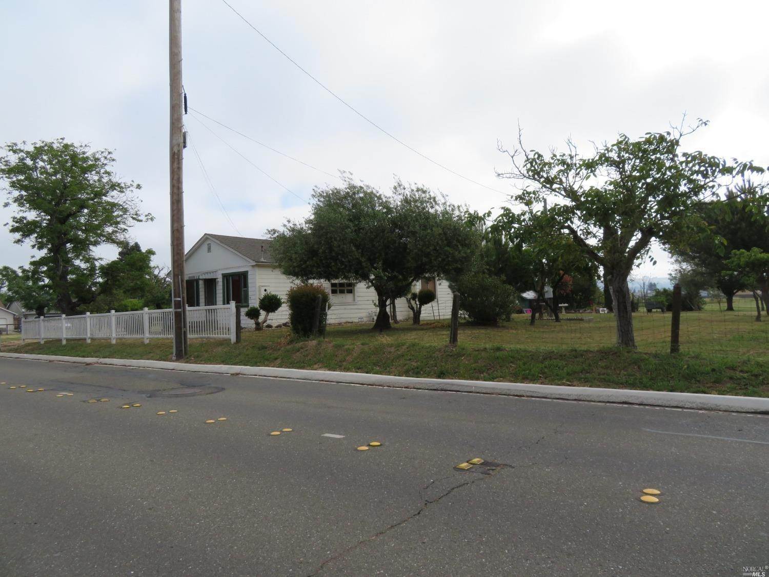 Single Family Homes for Sale at 2010 Waltzer Road Santa Rosa, California 95403 United States