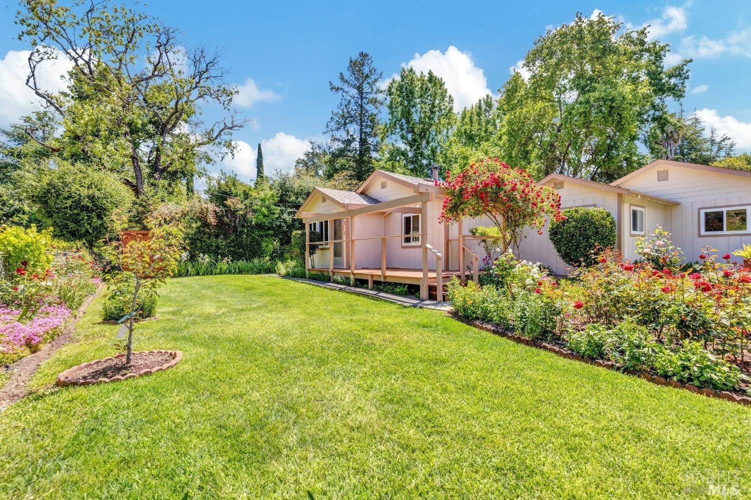 15. Single Family Homes for Sale at 319 Glass Mountain Road St. Helena, California 94574 United States