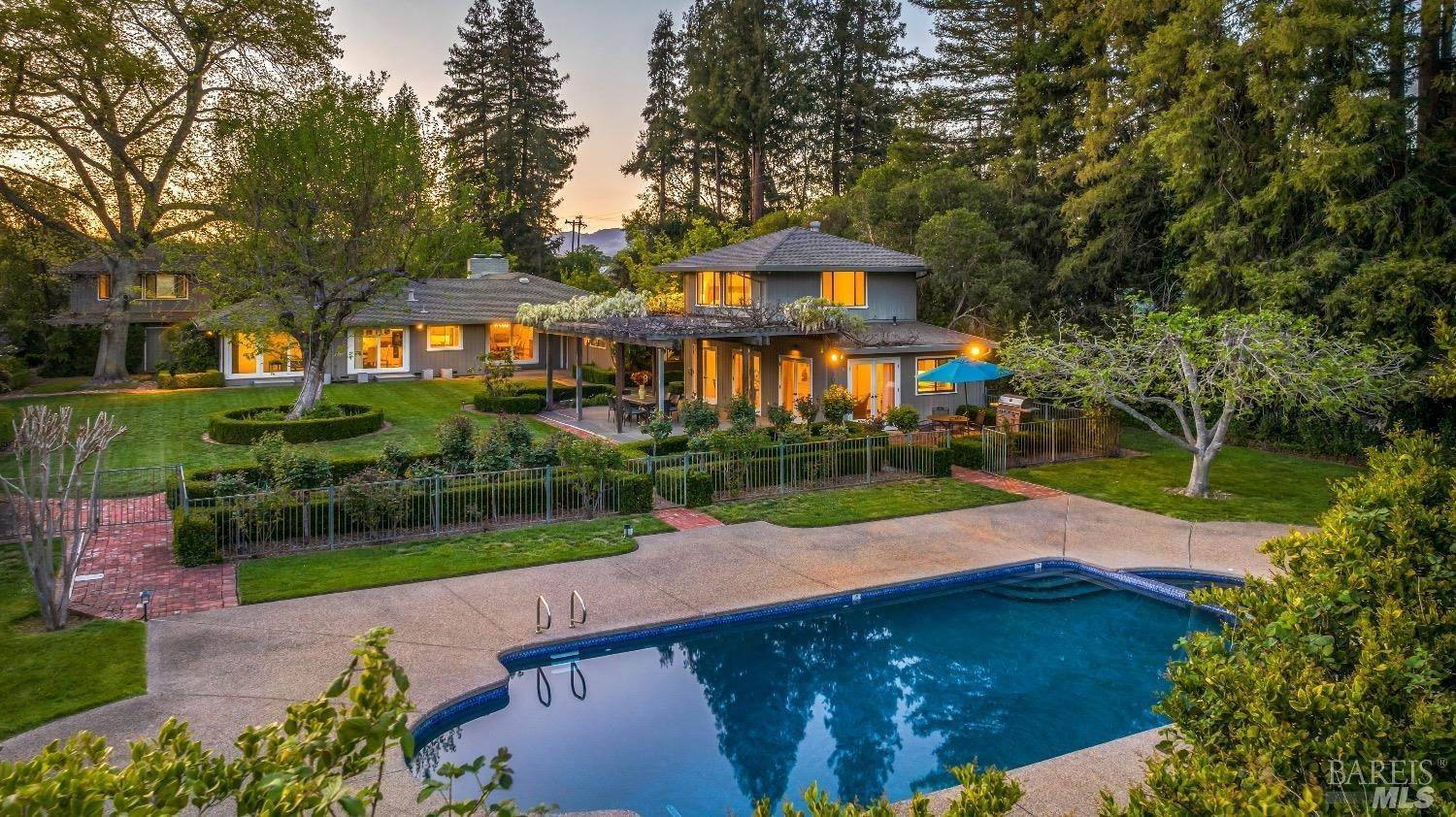 Single Family Homes 为 销售 在 1701 zinfandel Lane 海伦娜, 加利福尼亚州 94574 美国