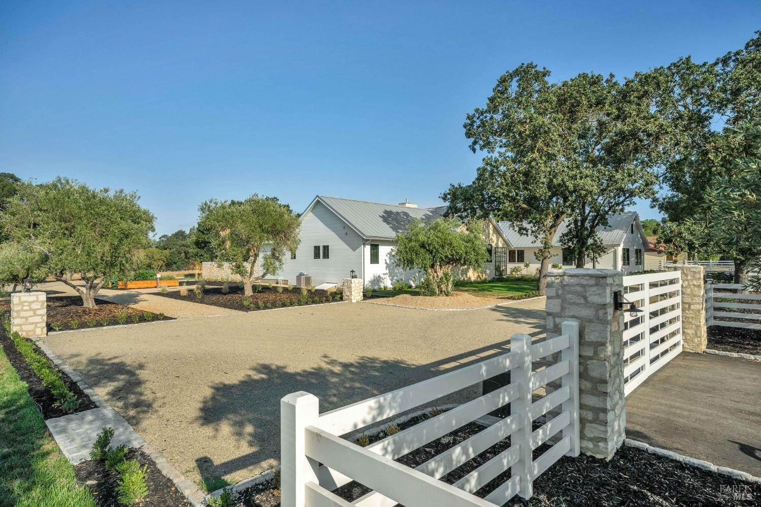 8. Single Family Homes for Sale at 21625 Hyde Road Sonoma, California 95476 United States