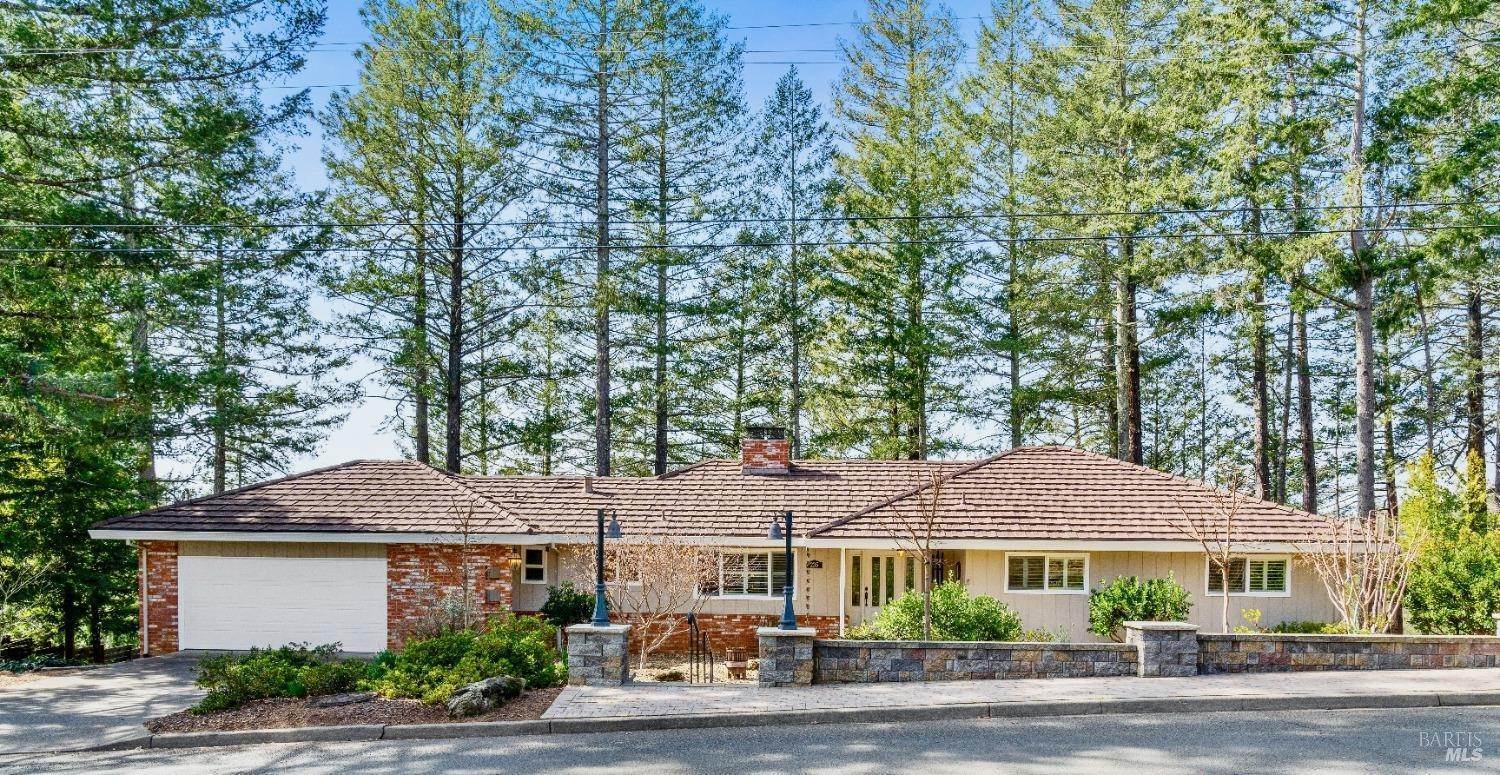 Single Family Homes 为 销售 在 235 Clark Way 安格文, 加利福尼亚州 94508 美国