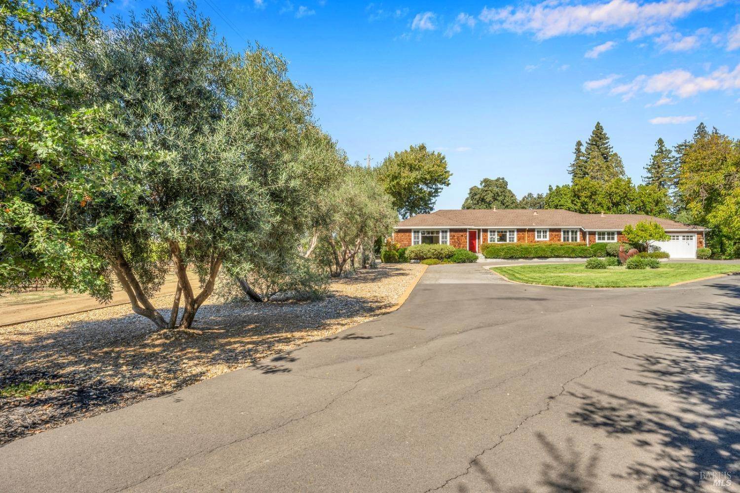 7. Single Family Homes for Sale at 8242 Saint Helena Hwy Rutherford, California 94574 United States