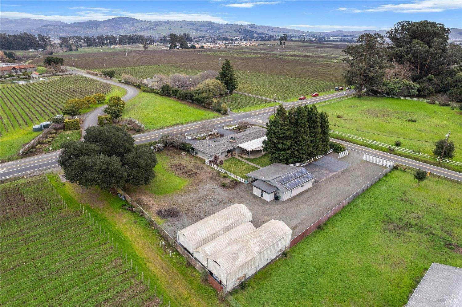 24. Single Family Homes for Sale at 1235 Cuttings Wharf Rd. Napa 1235 Cuttings Wharf Rd. Napa, California 94559 United States