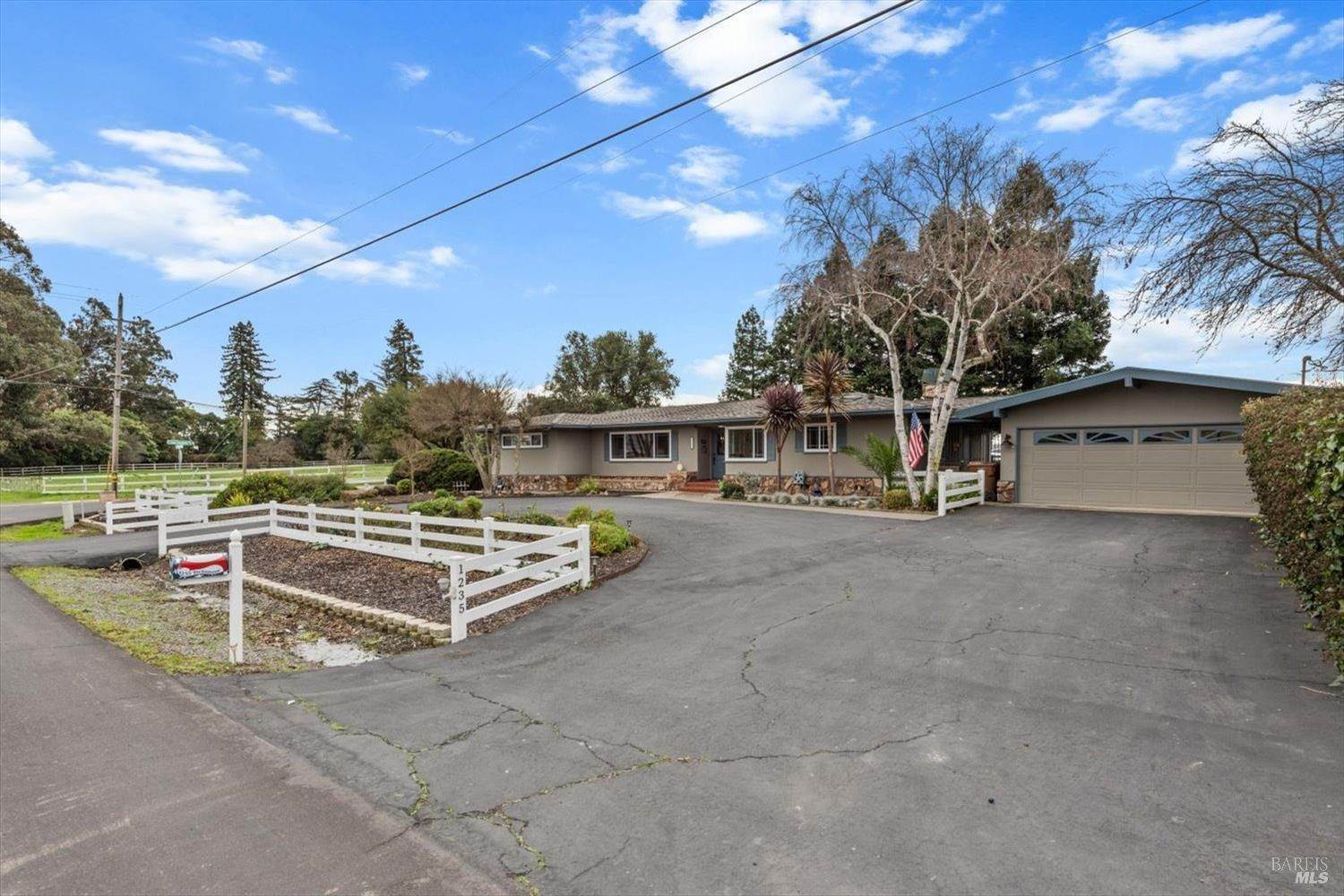 32. Single Family Homes for Sale at 1235 Cuttings Wharf Rd. Napa 1235 Cuttings Wharf Rd. Napa, California 94559 United States