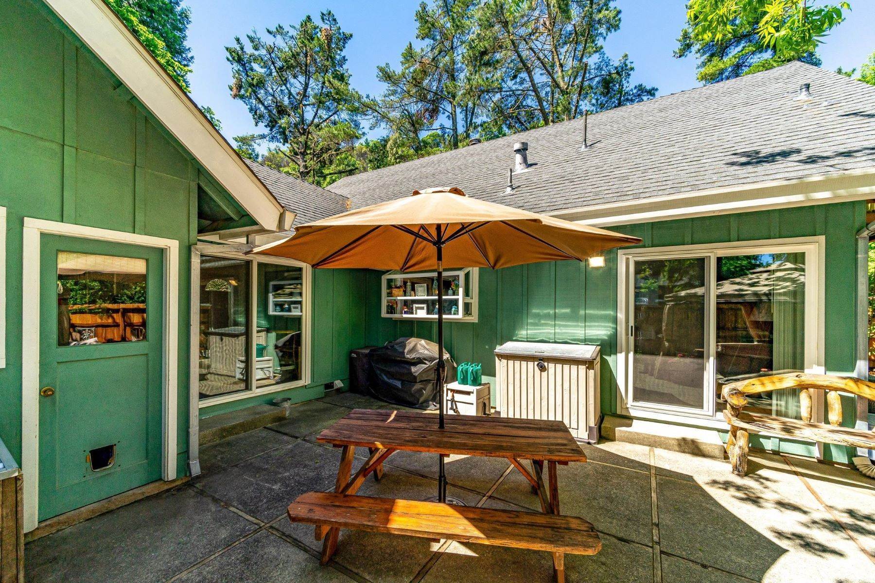 39. Single Family Homes for Sale at Circle Oaks Gem 163 Ridgecrest Drive Napa, California 94558 United States